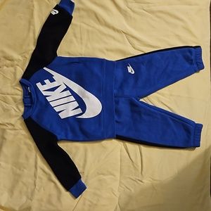 NIKE Sweatsuit